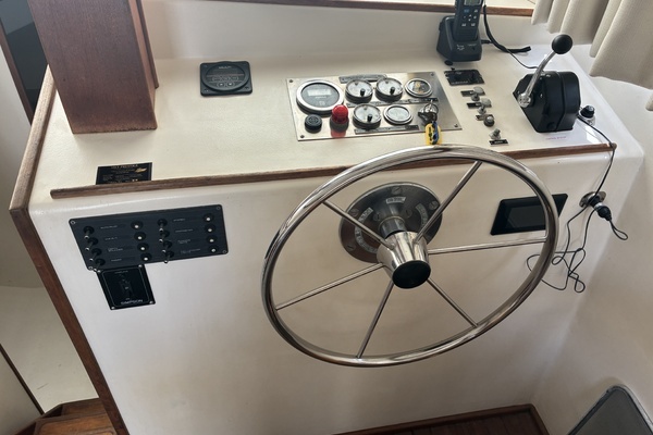 Photo of the 1989 Duffy 35 Flybridge "Kreweboat"