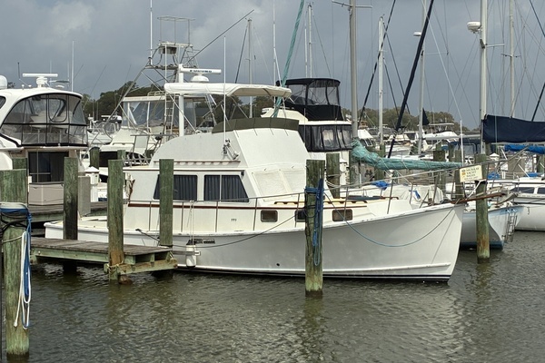 Photo of the 1989 Duffy 35 Flybridge "Kreweboat"