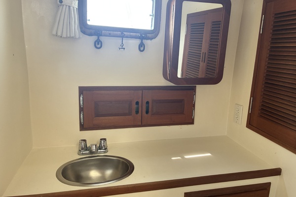 Kreweboat 35ft Duffy Yacht For Sale