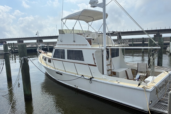 Photo of the 1989 Duffy 35 Flybridge "Kreweboat"