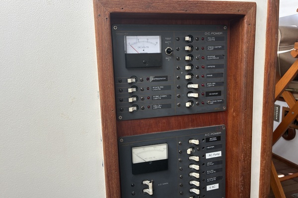 Kreweboat 35ft Duffy Yacht For Sale