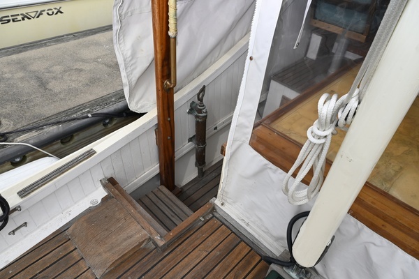 Willis Cruiser Yacht For Sale