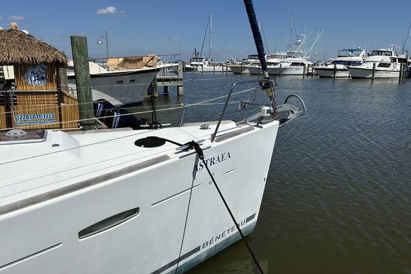 2008 Beneteau Oceanis 43 - Bow