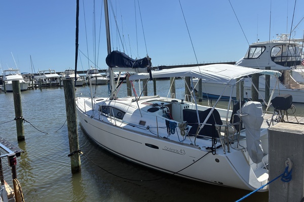 2008 Beneteau Oceanis 43 - Port Profile