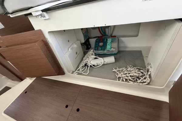 26ft Jeanneau Yacht For Sale