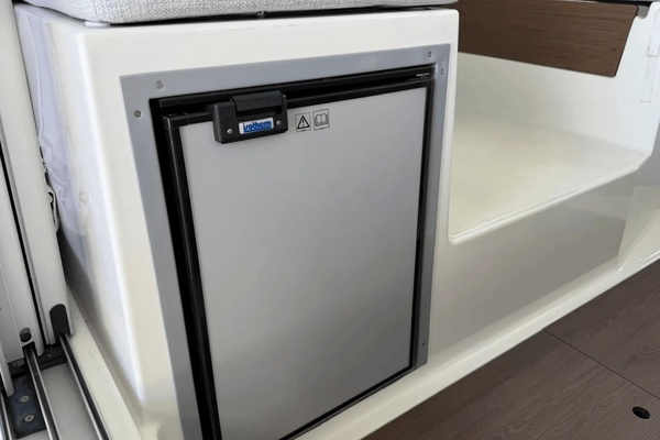 26ft Jeanneau Yacht For Sale