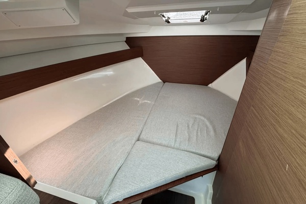 26ft Jeanneau Yacht For Sale