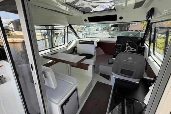 26ft Jeanneau Yacht For Sale