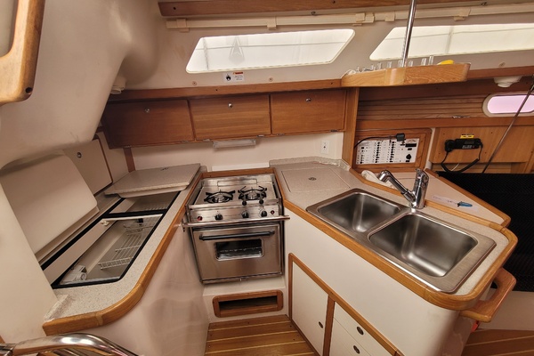 Escape II 33ft Catalina Yacht For Sale