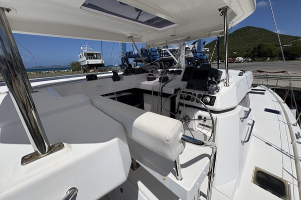 Soul Rebel 45ft Robertson  amp  Caine Yacht For Sale