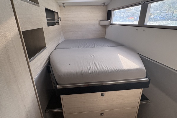 Soul Rebel 45ft Robertson  amp  Caine Yacht For Sale