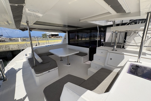 Soul Rebel 45ft Robertson  amp  Caine Yacht For Sale