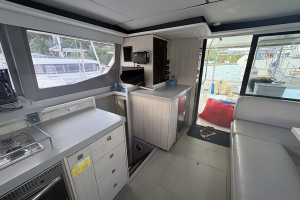 Soul Rebel 45ft Robertson  amp  Caine Yacht For Sale