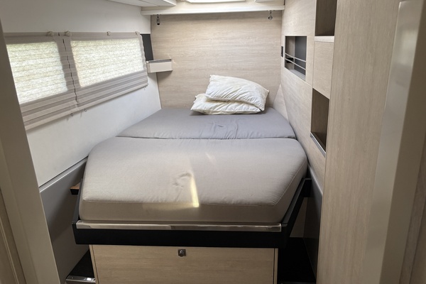 Soul Rebel 45ft Robertson  amp  Caine Yacht For Sale