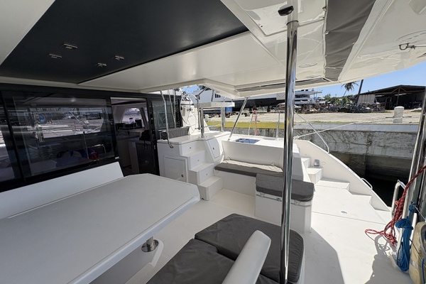 Soul Rebel 45ft Robertson  amp  Caine Yacht For Sale