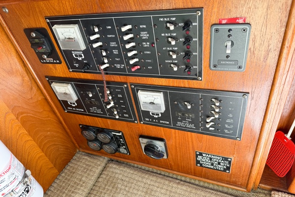 GONE GIRL 36ft Pacemaker Yacht For Sale