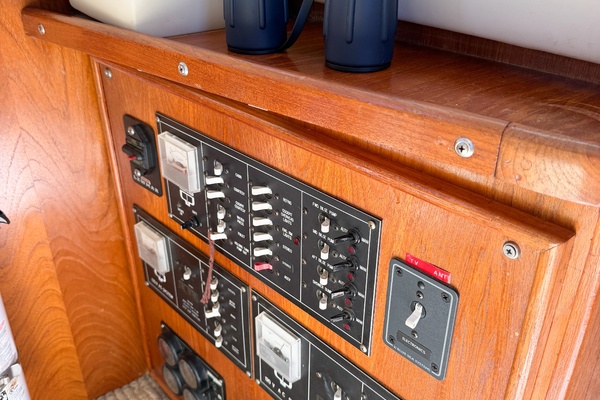 GONE GIRL 36ft Pacemaker Yacht For Sale