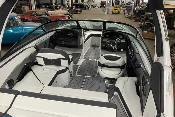 Photo of the 2023 Monterey 238SS