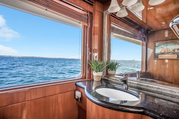 Mentorship IV 82ft Jefferson Yacht For Sale