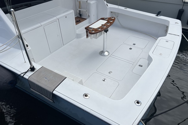 Photo of the 2003 Viking 52 Convertible "LET IT RAIN"