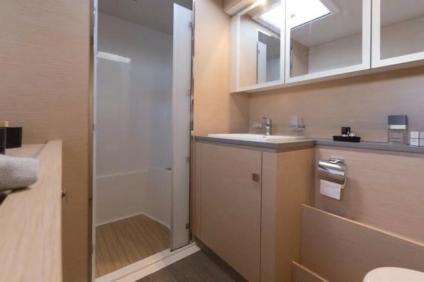 2018 Fountaine Pajot 44