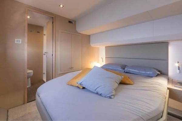 2018 Fountaine Pajot 44