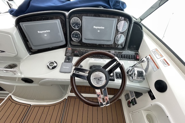 Photo of the 2010 Sea Ray 390 Sundancer