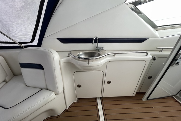 Photo of the 2010 Sea Ray 390 Sundancer