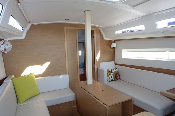 Jeanneau 380 PERFORMANCE Yacht For Sale