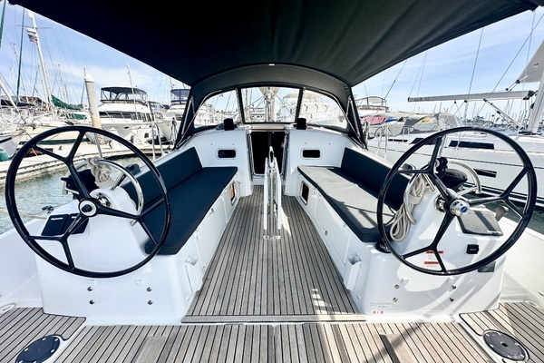Jeanneau 380 PERFORMANCE Yacht For Sale