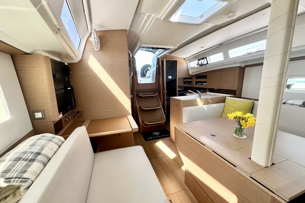 SEFARINA 38ft Jeanneau Yacht For Sale