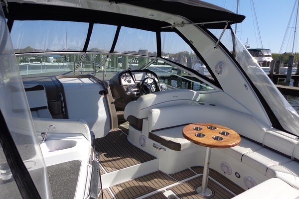 Photo of the 2008 Cruisers Yachts 330/350 Express