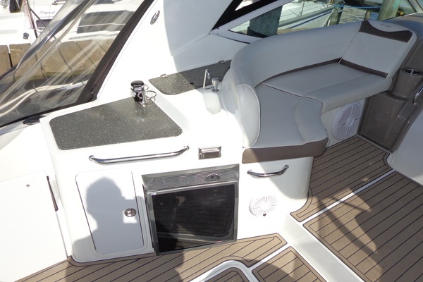 Photo of the 2008 Cruisers Yachts 330/350 Express