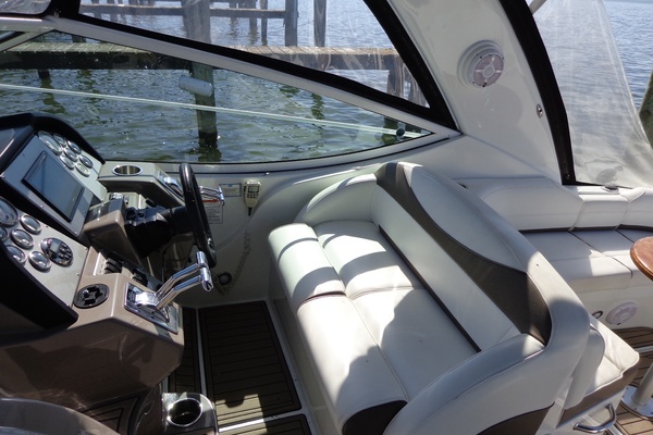 Photo of the 2008 Cruisers Yachts 330/350 Express