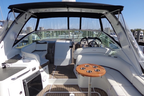 Photo of the 2008 Cruisers Yachts 330/350 Express