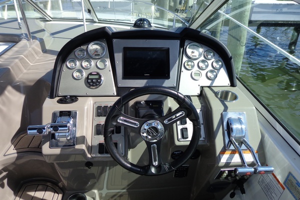 Photo of the 2008 Cruisers Yachts 330/350 Express