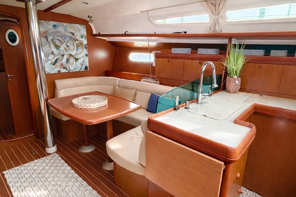 42ft Jeanneau Yacht For Sale