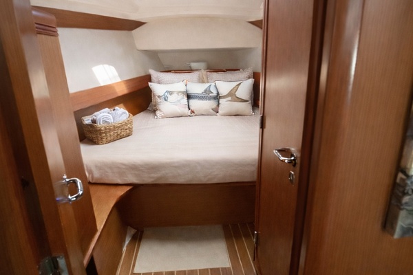 42ft Jeanneau Yacht For Sale