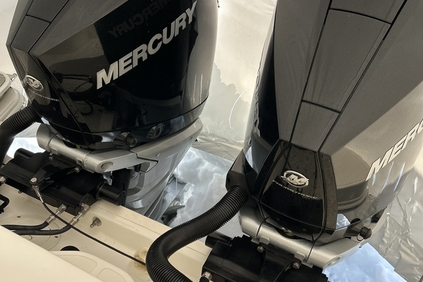 Boston Whaler  Yacht For Sale