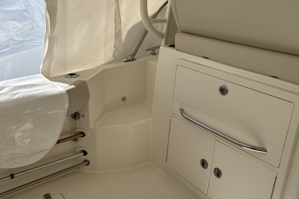 Boston Whaler  Yacht For Sale