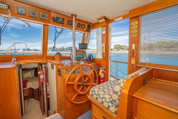Grand Banks 47 motoryacht Yacht For Sale