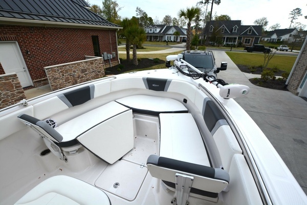 Photo of the 2023 Robalo R230 "Aretta"