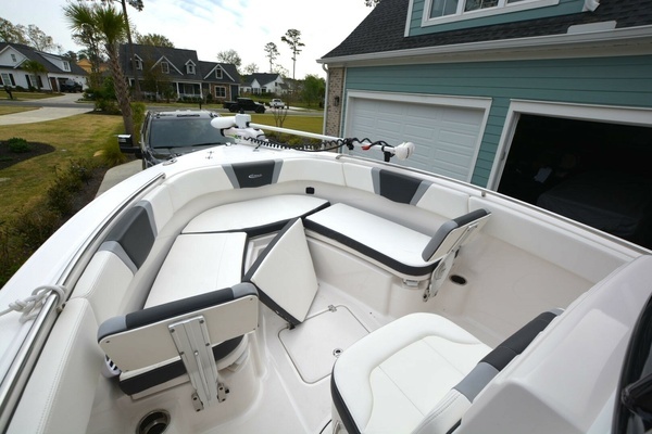 Photo of the 2023 Robalo R230 "Aretta"