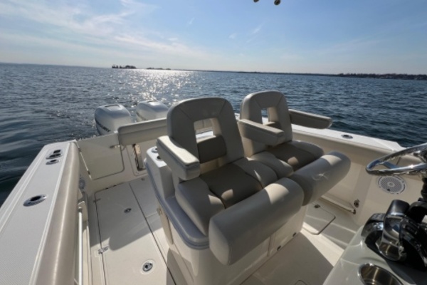 28ft Boston Whaler Yacht For Sale