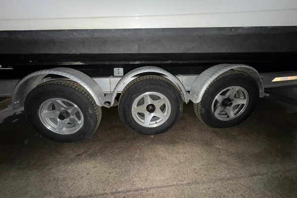 Photo of the 2001 Boston Whaler 26 Conquest