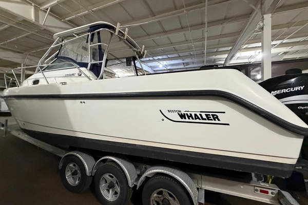 Photo of the 2001 Boston Whaler 26 Conquest