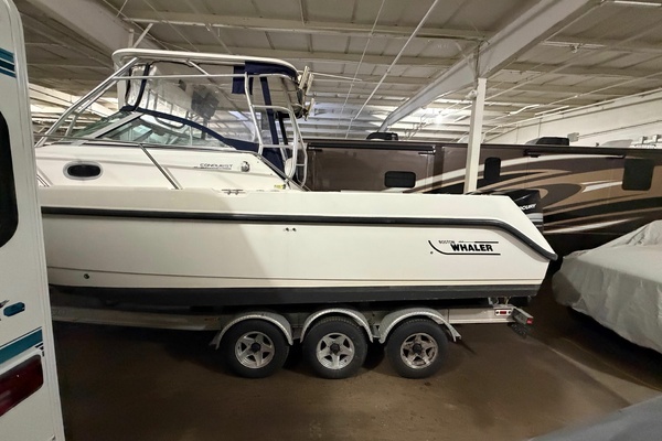Photo of the 2001 Boston Whaler 26 Conquest