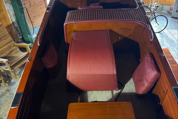 Old Timer 25ft Chris Craft Yacht For Sale