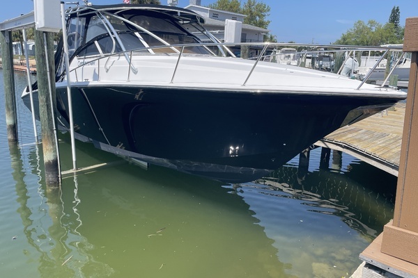 Photo of the 2006 Fountain 33SFC