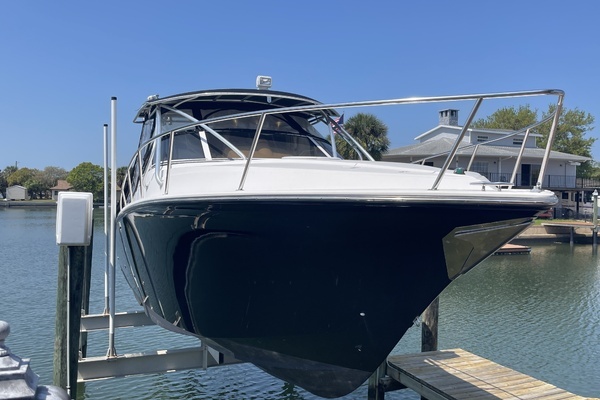 Photo of the 2006 Fountain 33SFC